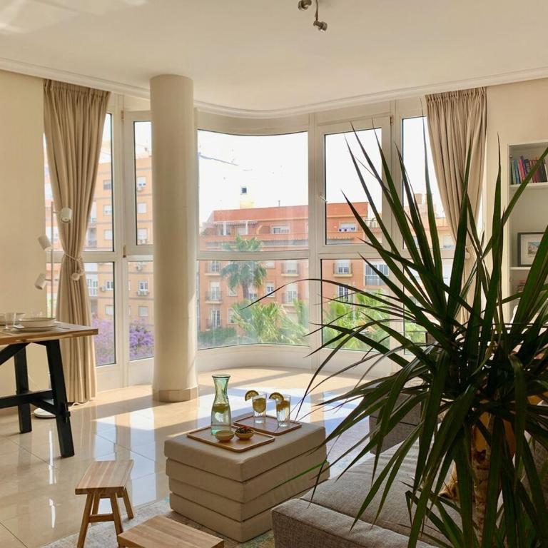 Apartamento Completo con Preciosas Vistas a la Rambla - Apartamento de 3 dormitorios - 2