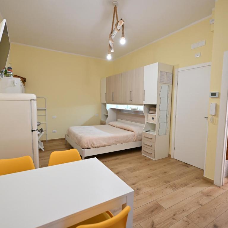 The Sorabellas - Family Room with Balcony - 25