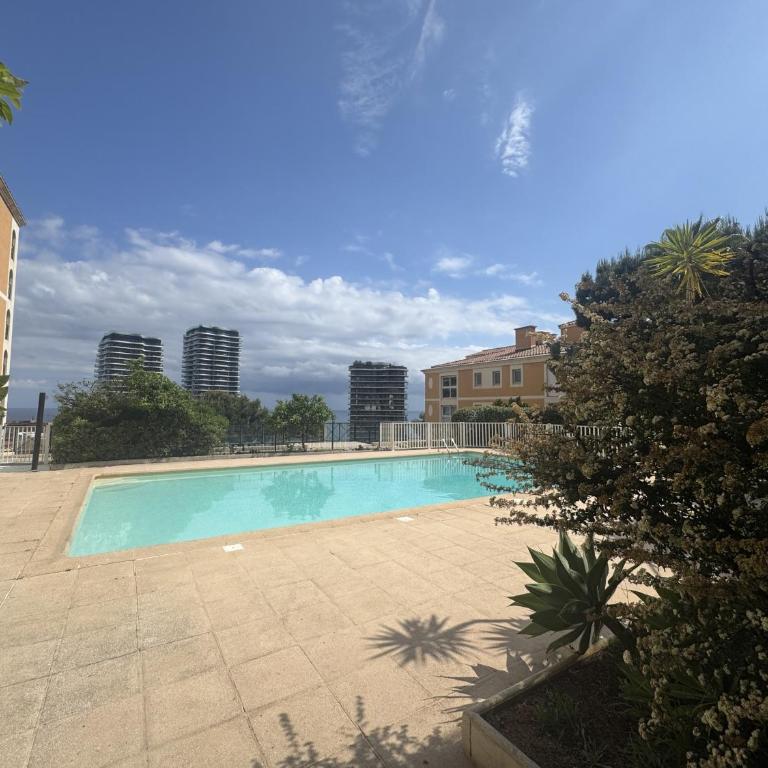 STUDIO BEAUSOLEILMONACO TERRASSE VUE MER Clim et Accès Piscine - Appartement - 11