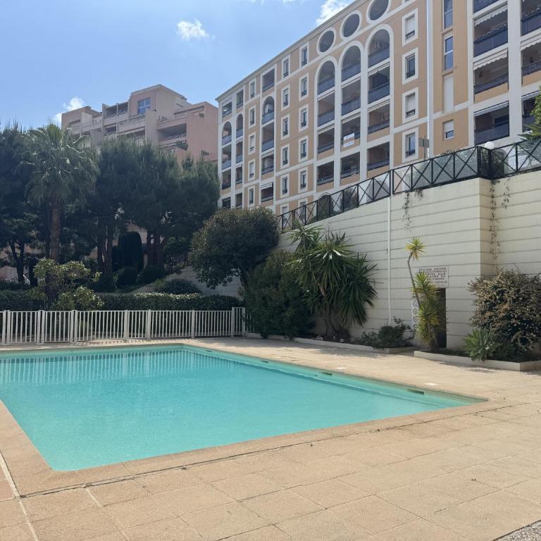 STUDIO BEAUSOLEILMONACO TERRASSE VUE MER Clim et Accès Piscine - Appartement - 13