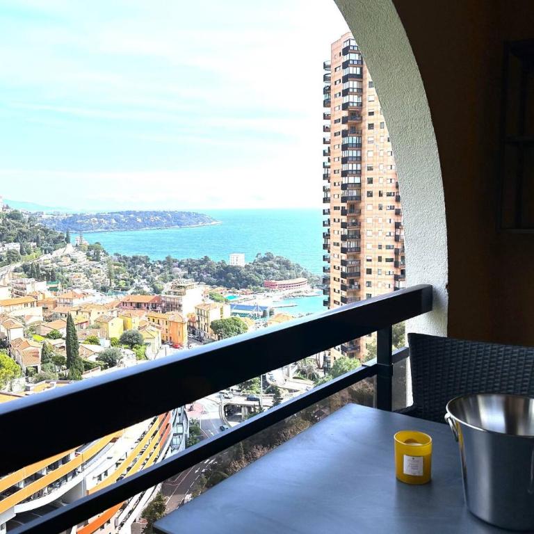 STUDIO BEAUSOLEILMONACO TERRASSE VUE MER Clim et Accès Piscine - Appartement - 23