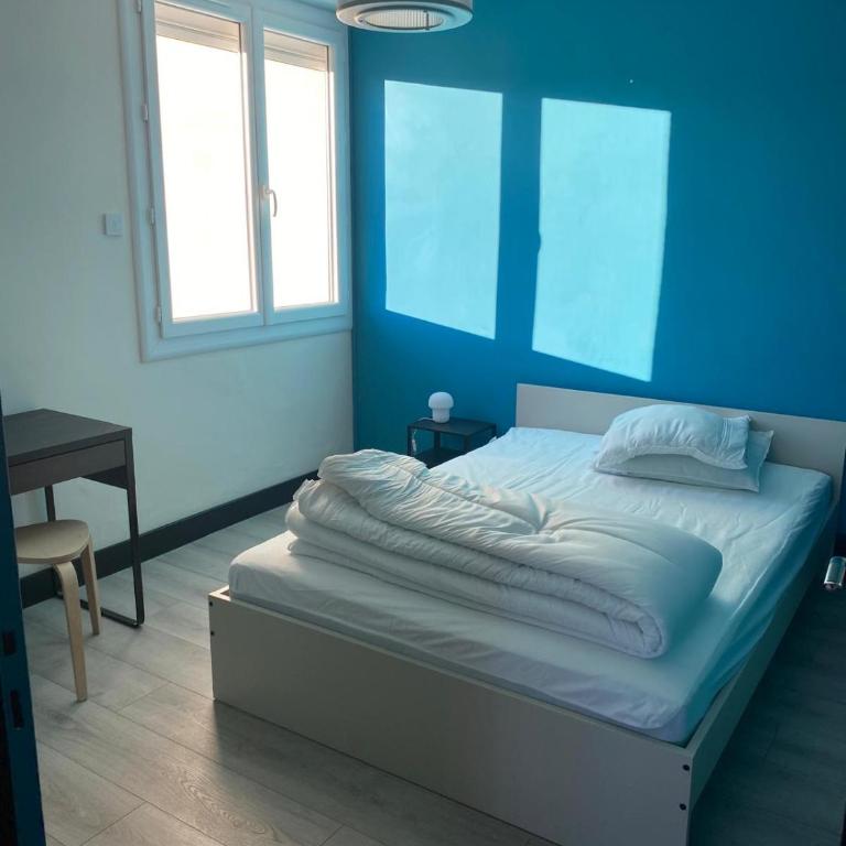 3 bedrooms apt near train & city center - Three-Bedroom Apartment - 6