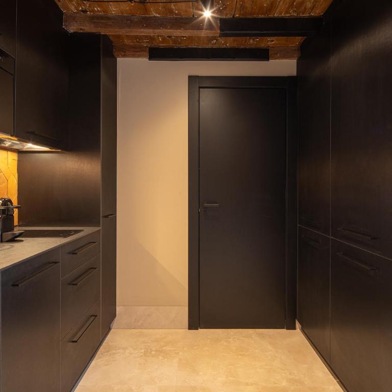 Calm Suites Babole - Deluxe One-Bedroom Apartment with City View - 18