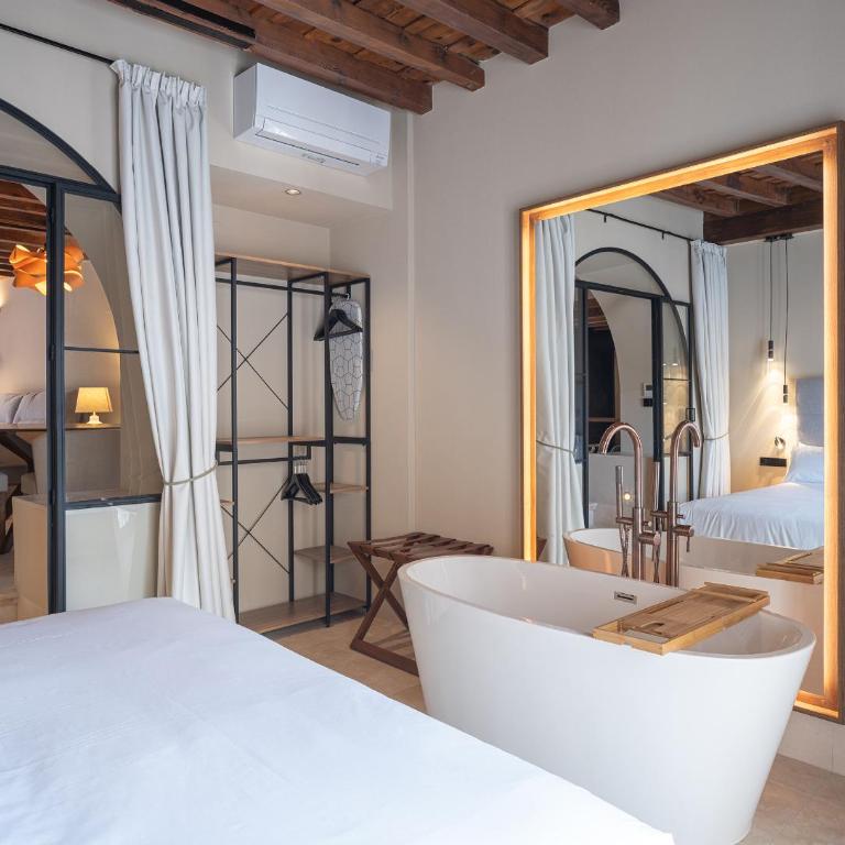 Calm Suites Babole - Deluxe One-Bedroom Apartment with City View - 7