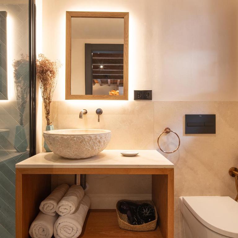 Calm Suites Babole - Deluxe One-Bedroom Apartment with City View - 14