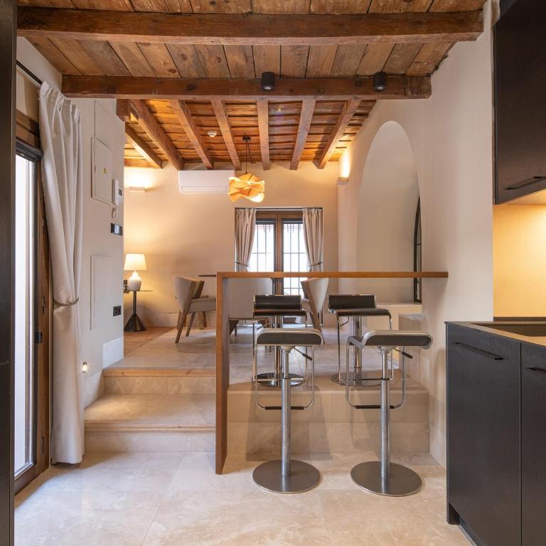 Calm Suites Babole - Deluxe One-Bedroom Apartment with City View - 6