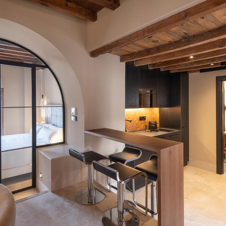 Calm Suites Babole - Deluxe One-Bedroom Apartment with City View - 21