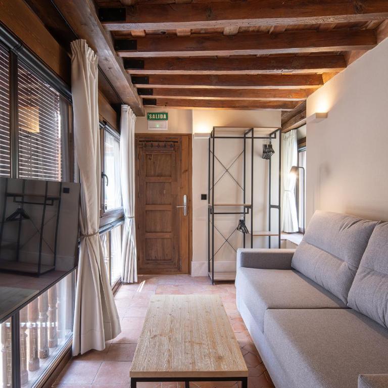 Calm Suites Babole - Deluxe One-Bedroom Apartment with City View - 33