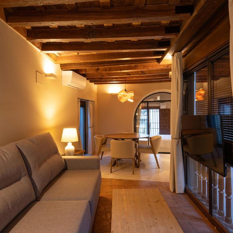Calm Suites Babole - Deluxe One-Bedroom Apartment with City View - 32