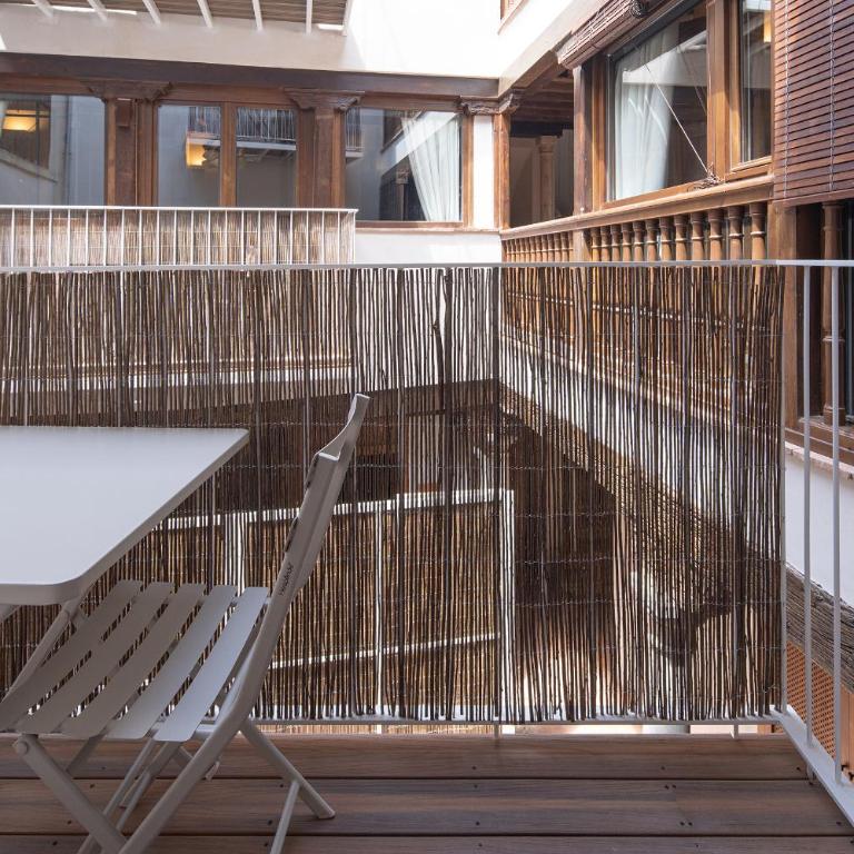 Calm Suites Babole - Deluxe One-Bedroom Apartment with City View - 38