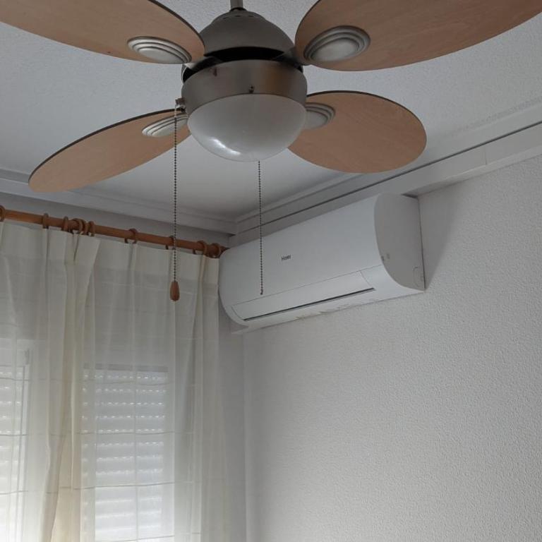 Chill Retreat AC Bungalow in Gran Alacant - Two-Bedroom House - 35