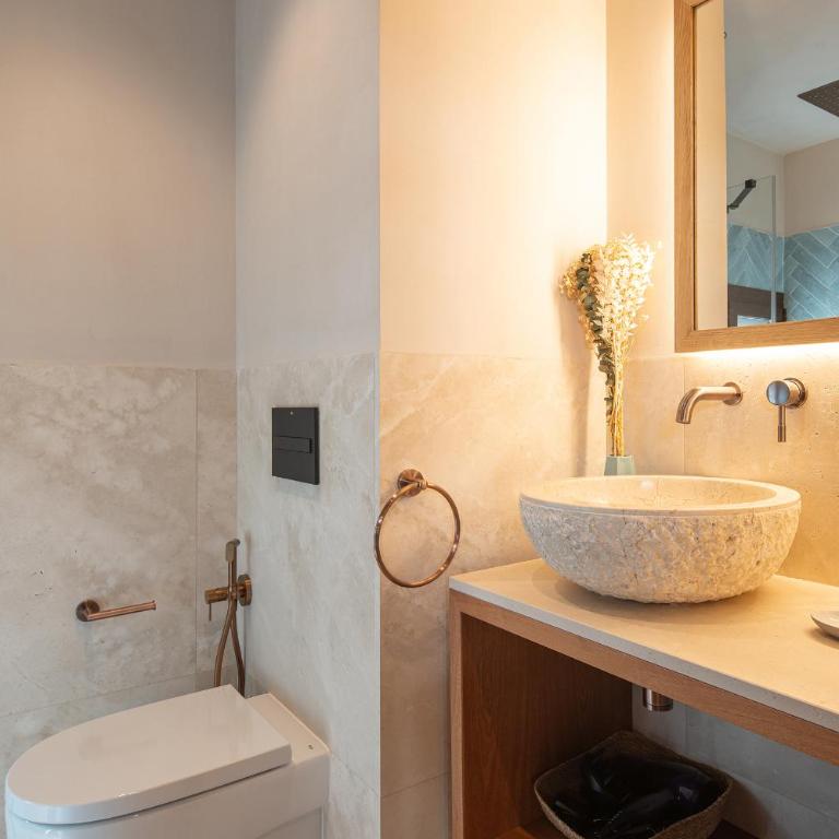 Calm Suites Babole - Deluxe King Studio - 14