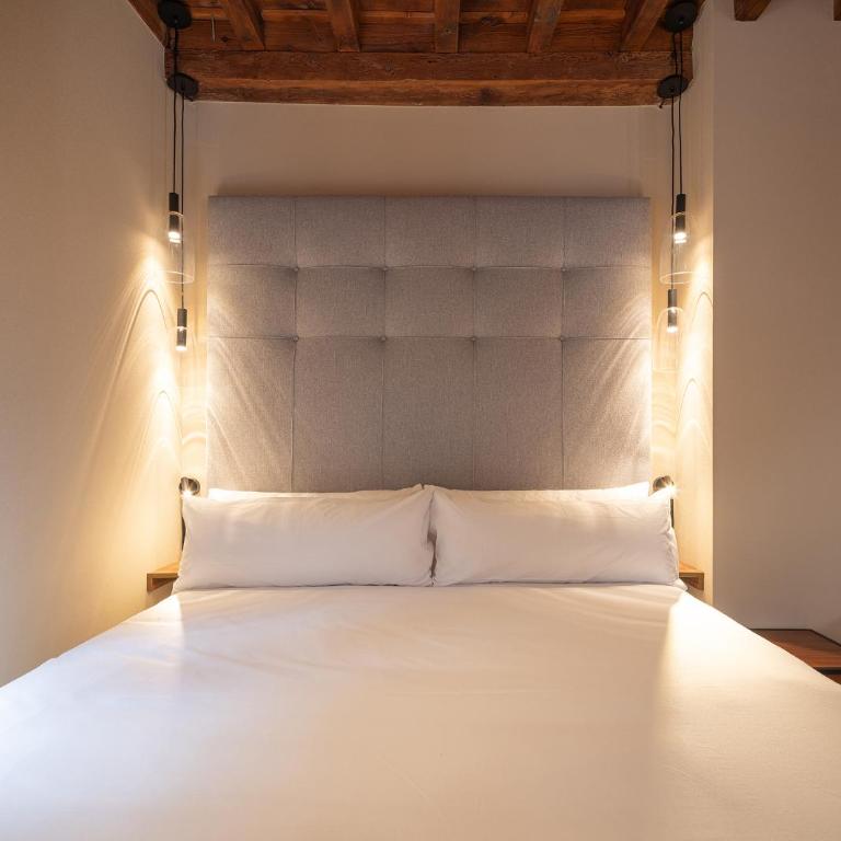 Calm Suites Babole - Deluxe King Studio - 21