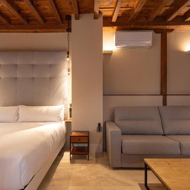 Calm Suites Babole - Deluxe King Studio - 22