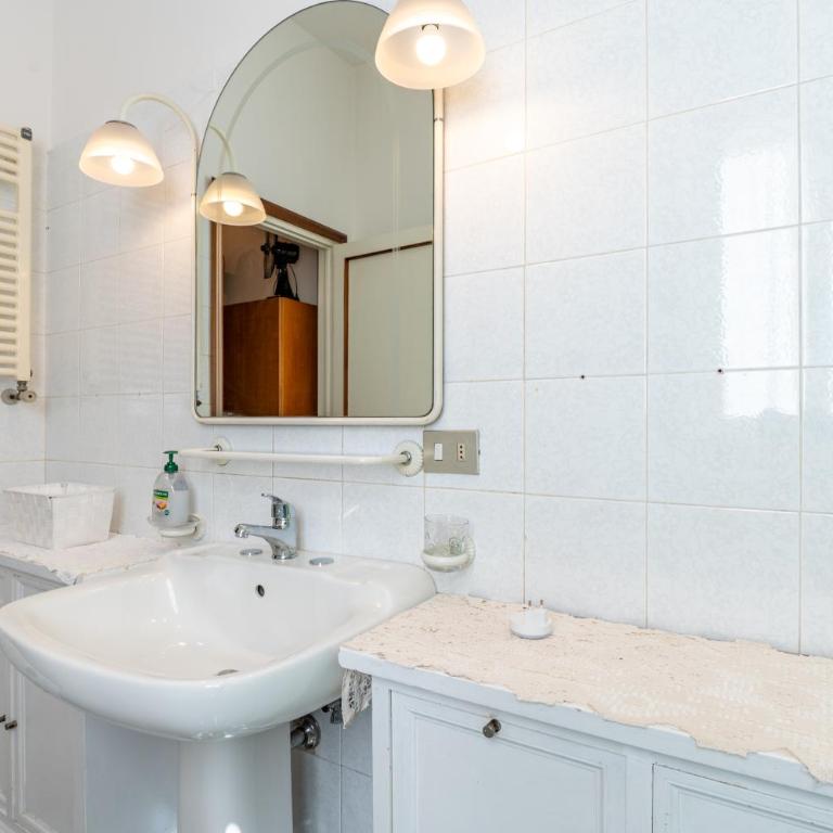 Casa Elena in Florence - Appartamento con 2 Camere da Letto e Balcone - 21
