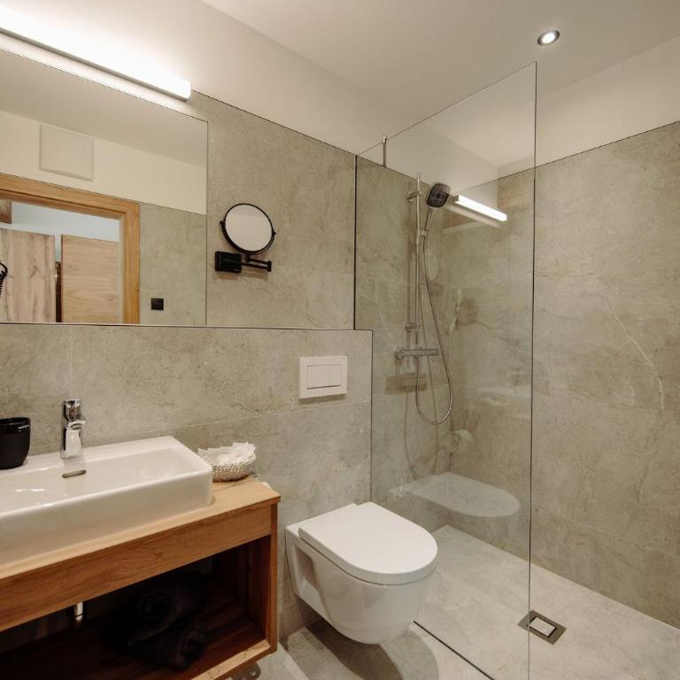 JUMA alpine living - Three-Bedroom Apartment with Balcony - 21