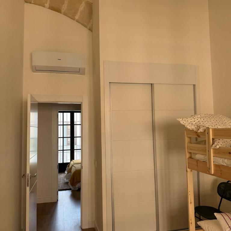ESPECTACULAR PISO EN PALACIO Preferiblemente familias y mayores de treinta años - Apartamento de 3 dormitorios - 12