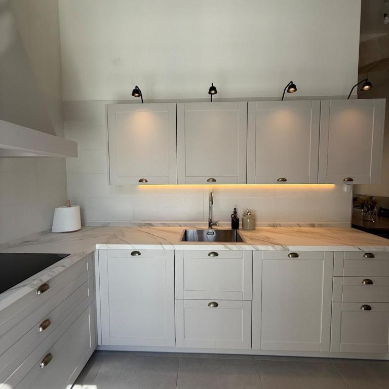 ESPECTACULAR PISO EN PALACIO Preferiblemente familias y mayores de treinta años - Apartamento de 3 dormitorios - 17
