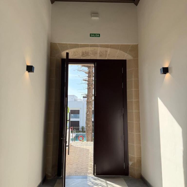 ESPECTACULAR PISO EN PALACIO Preferiblemente familias y mayores de treinta años - Apartamento de 3 dormitorios - 35