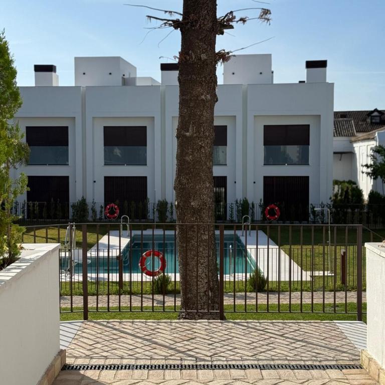 ESPECTACULAR PISO EN PALACIO Preferiblemente familias y mayores de treinta años - Apartamento de 3 dormitorios - 41