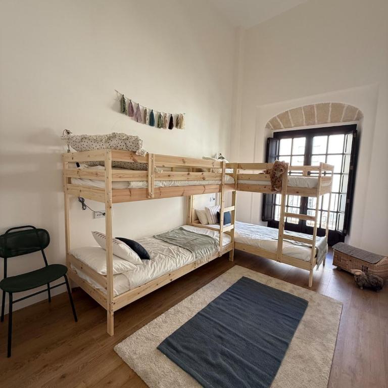 ESPECTACULAR PISO EN PALACIO Preferiblemente familias y mayores de treinta años - Apartamento de 3 dormitorios - 42