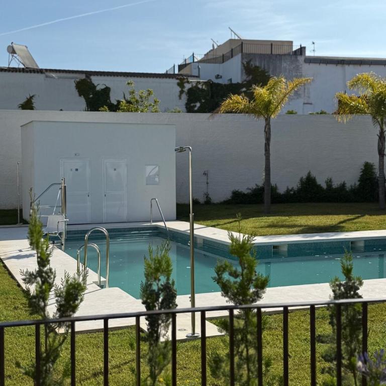 ESPECTACULAR PISO EN PALACIO Preferiblemente familias y mayores de treinta años - Apartamento de 3 dormitorios - 43