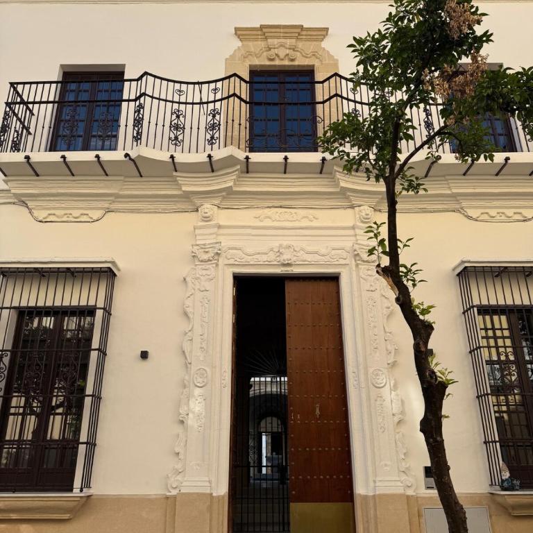 ESPECTACULAR PISO EN PALACIO Preferiblemente familias y mayores de treinta años - Apartamento de 3 dormitorios - 49