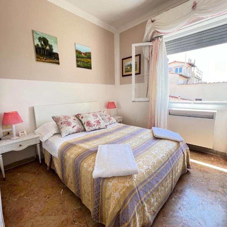 Souvenir Maya - Double Room with Shared Bathroom - 3