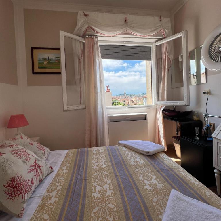 Souvenir Maya - Double Room with Shared Bathroom - 7