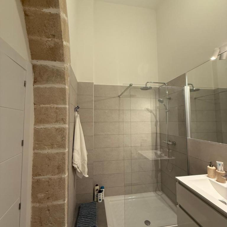 ESPECTACULAR PISO EN PALACIO Preferiblemente familias y mayores de treinta años - Apartamento de 3 dormitorios - 5