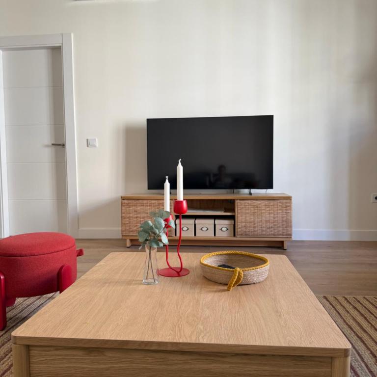 ESPECTACULAR PISO EN PALACIO Preferiblemente familias y mayores de treinta años - Apartamento de 3 dormitorios - 4