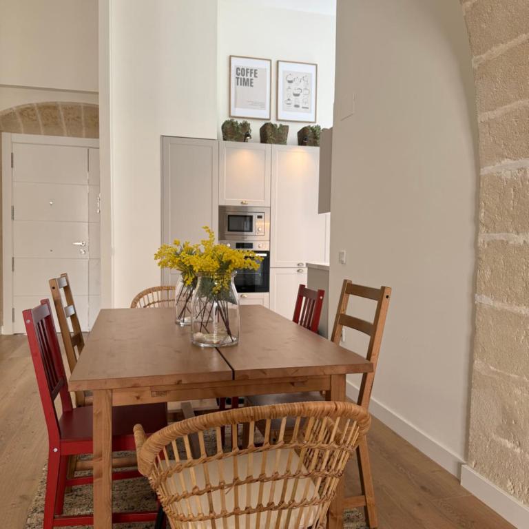 ESPECTACULAR PISO EN PALACIO Preferiblemente familias y mayores de treinta años - Apartamento de 3 dormitorios - 2