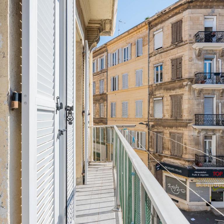 Appartement lumineux au cœur de Marseille avec balcon privé - Appartement 3 Chambres Premium avec Balcon - 10