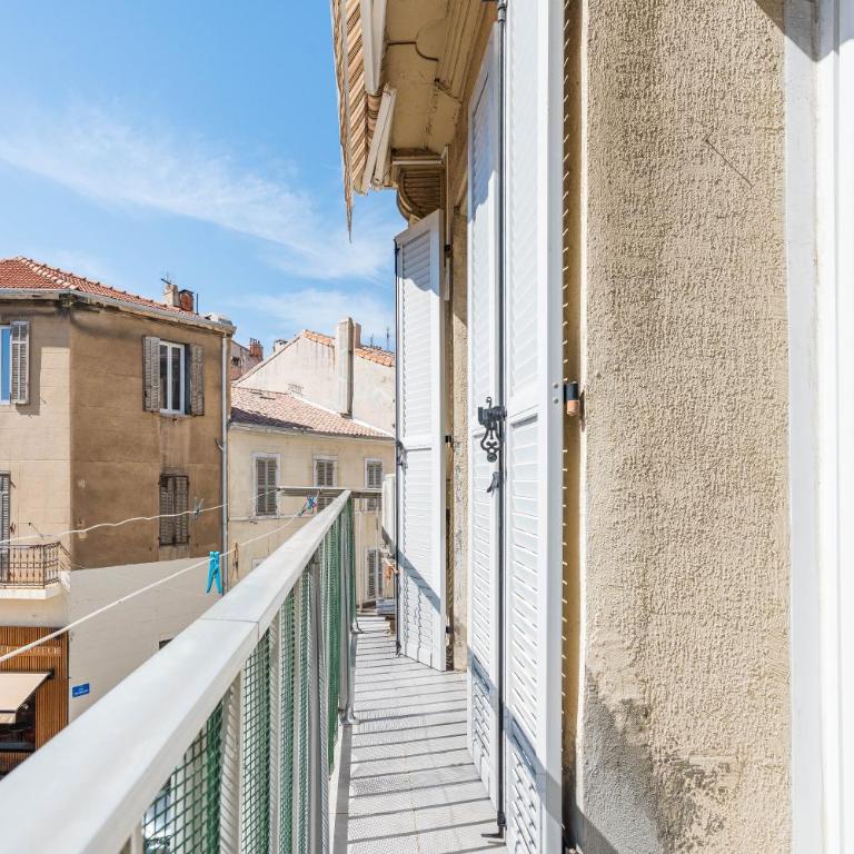 Appartement lumineux au cœur de Marseille avec balcon privé - Appartement 3 Chambres Premium avec Balcon - 12
