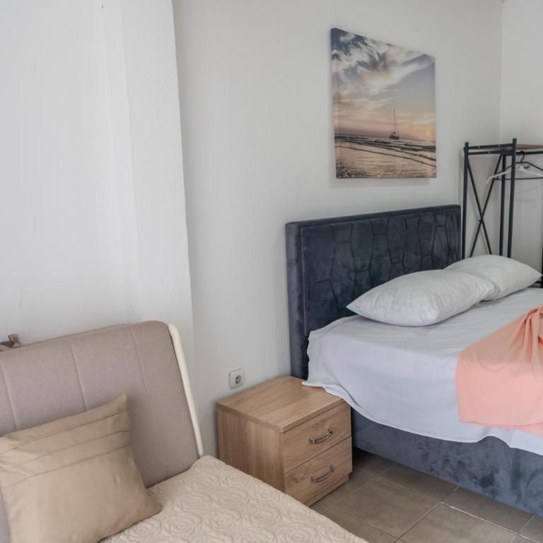 Beach Center - Triple Room with City View - 3