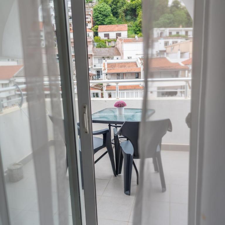Beach Center - Triple Room with Sea View - 4