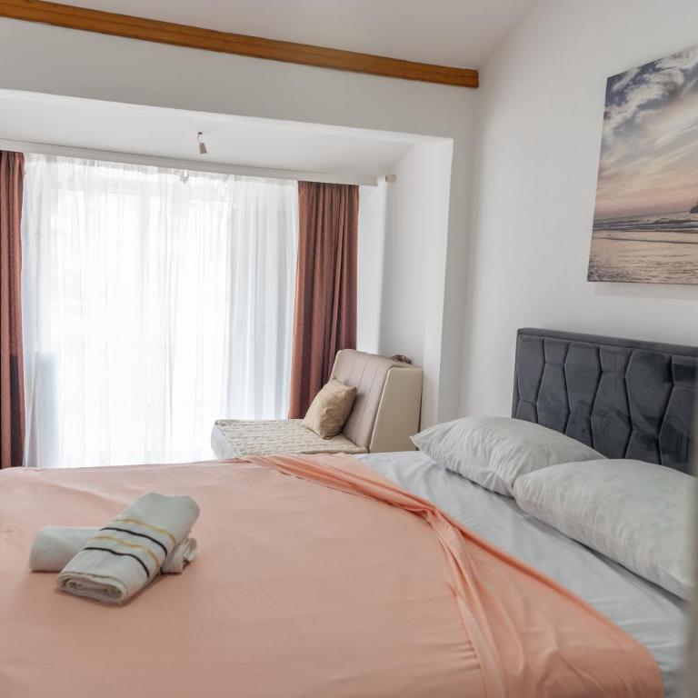 Beach Center - Triple Room with City View - 6