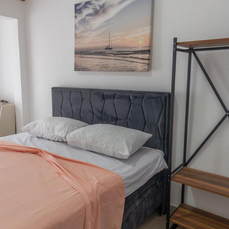 Beach Center - Triple Room with City View - 7