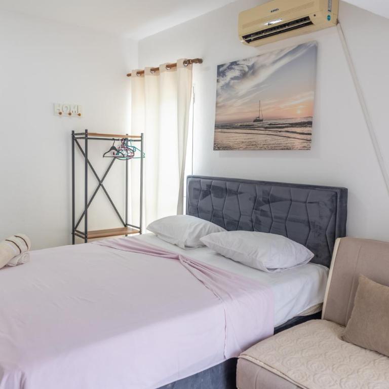 Beach Center - Triple Room with Sea View - 11