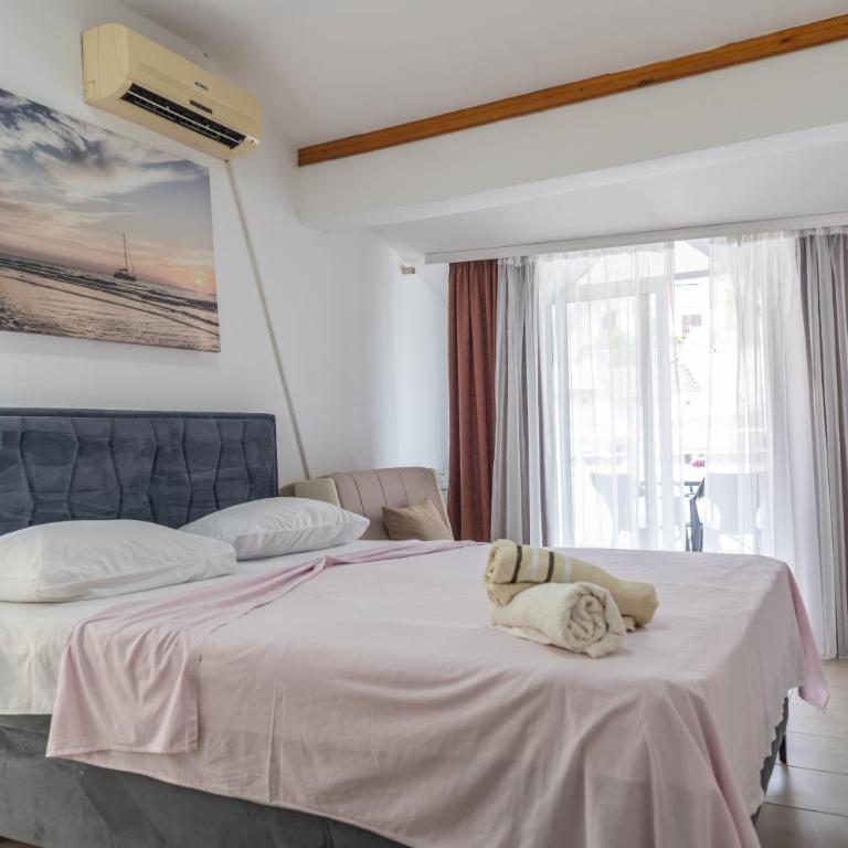 Beach Center - Triple Room with Sea View - 3
