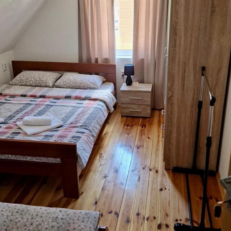 Sobe Baranin Zabljak - Dreibettzimmer mit Gartenblick - 7