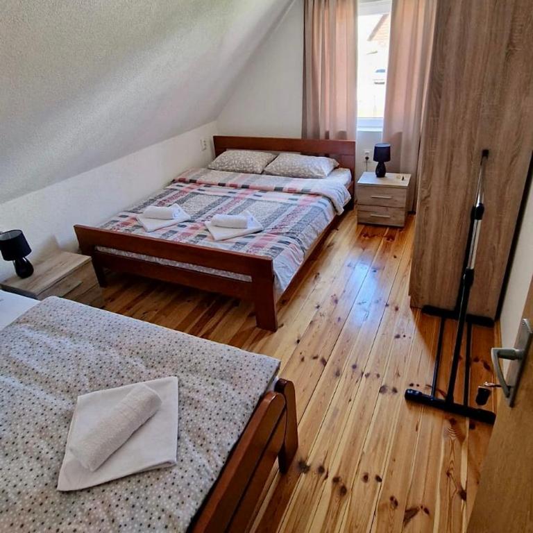 Sobe Baranin Zabljak - Dreibettzimmer mit Gartenblick - 5