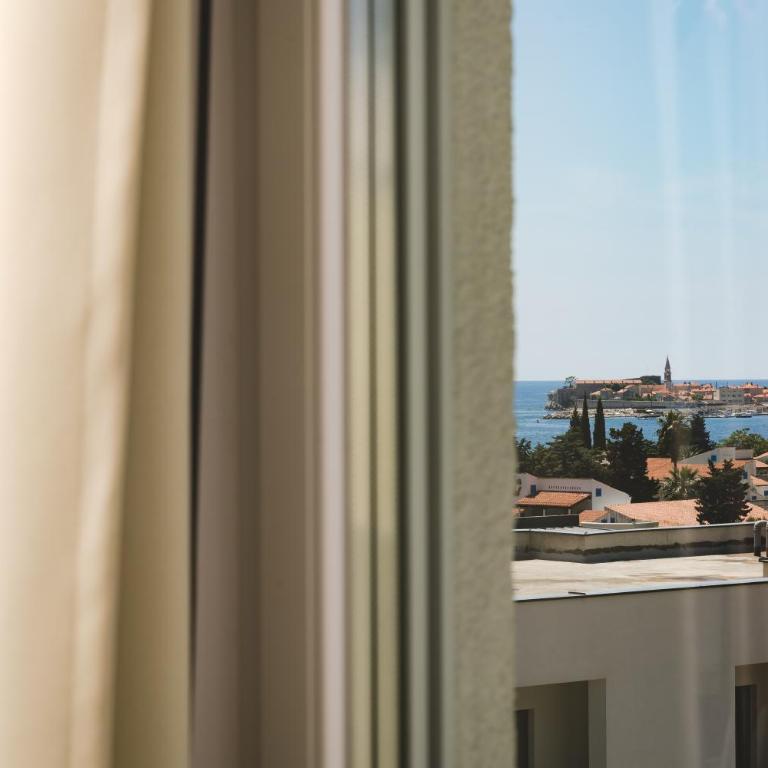 Hotel 219 Budva - Standardna Dvokrevetna Soba sa Bračnim Krevetom - 4