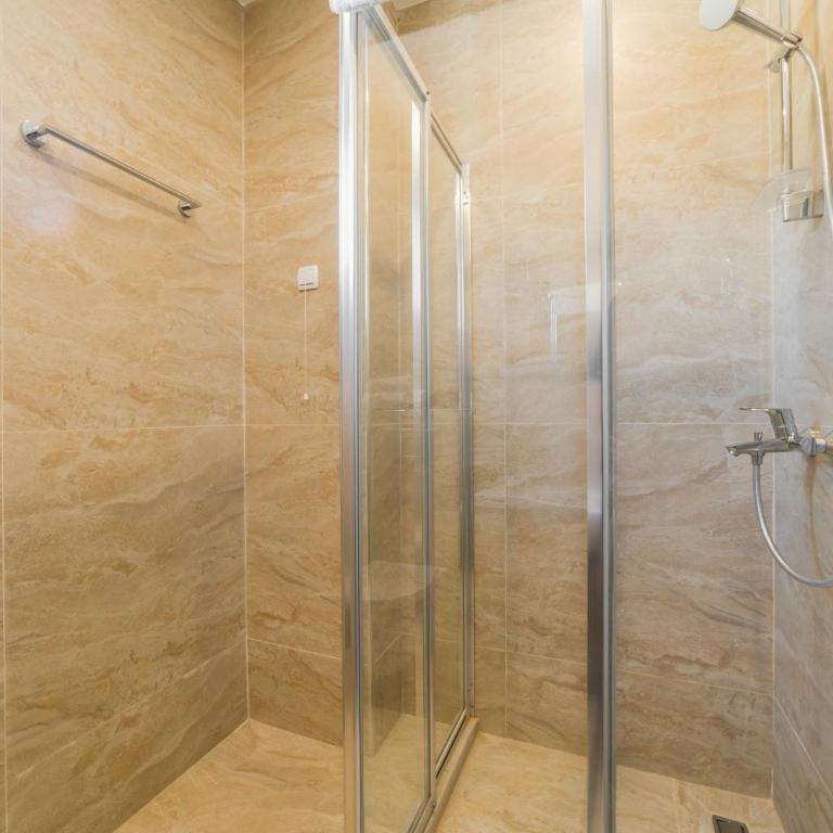 Hotel 219 Budva - Standardna Dvokrevetna Soba sa Bračnim Krevetom - 5