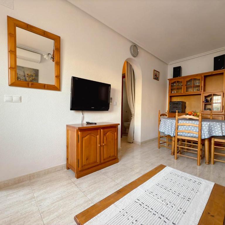 Marino Home - 2BR Retreat w Patio & Swimming pool - Casa Unifamiliar de 2 dormitorios - 76