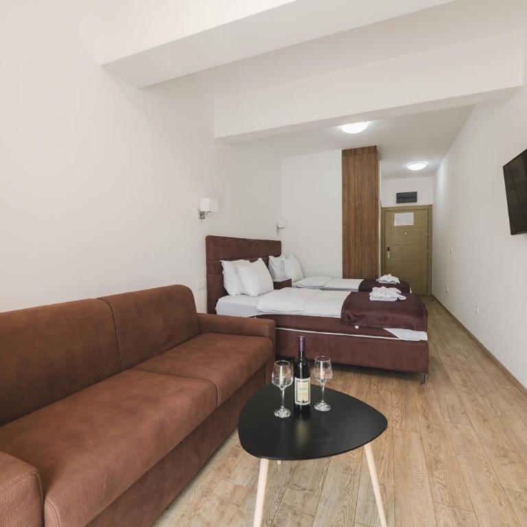 Hotel 219 Budva - Superior Dvokrevetna Soba sa Zasebnim Krevetima - 4