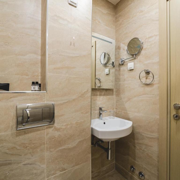 Hotel 219 Budva - Superior Dvokrevetna Soba sa Zasebnim Krevetima - 6