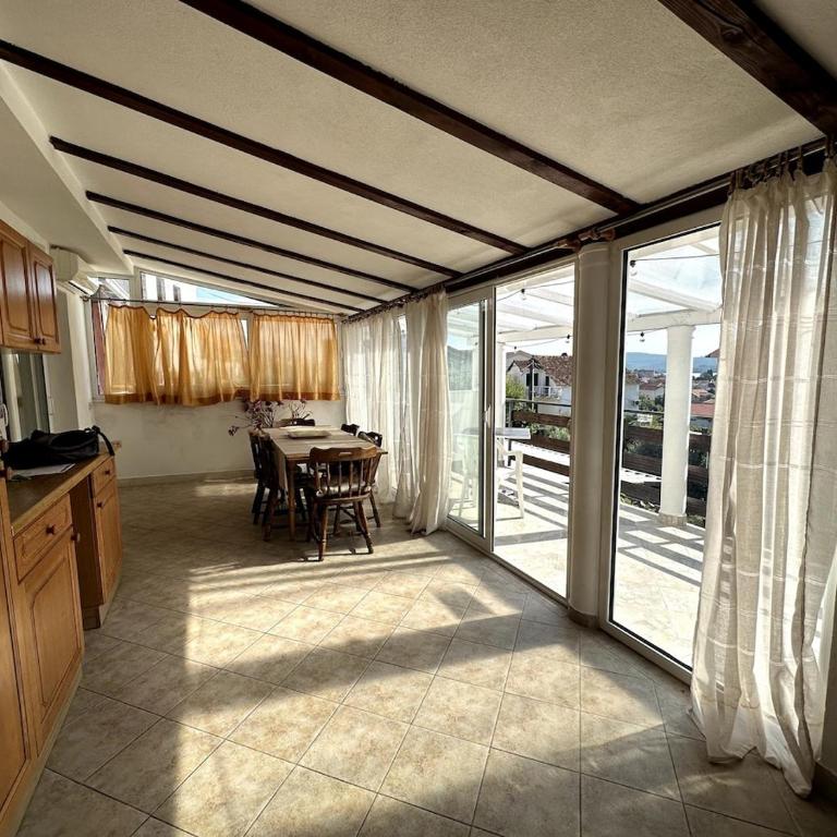 Spacious 2 Bedroom 2 Bath Flat with Large Terrace - Apartman - 8