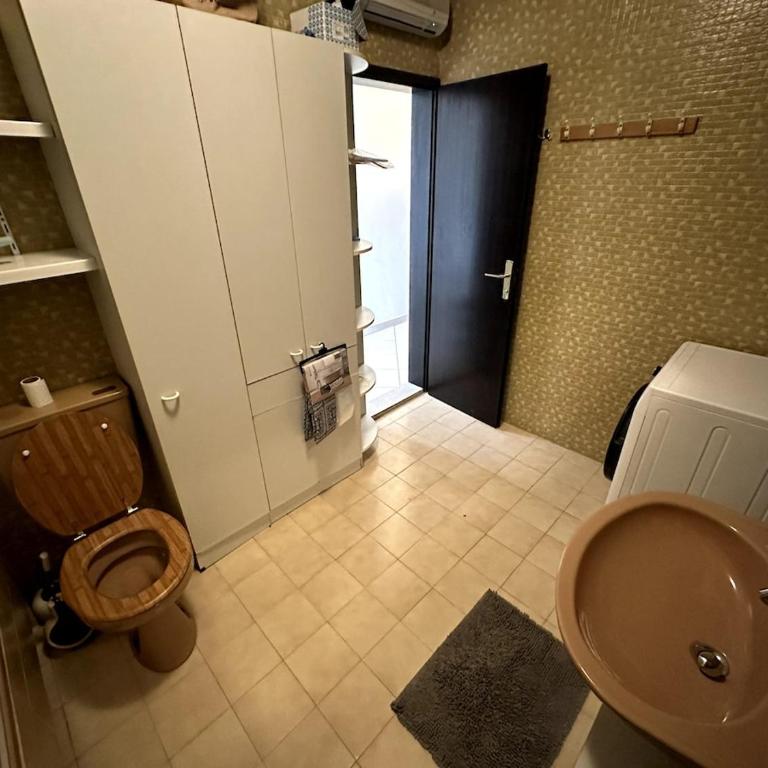 Spacious 2 Bedroom 2 Bath Flat with Large Terrace - Apartman - 24