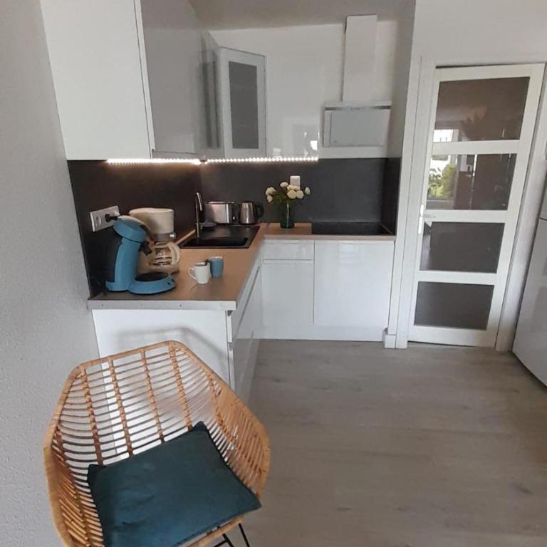 T2 Rez-de-jardin, terrasse et parking, proche de la plage - One-Bedroom Apartment - 3
